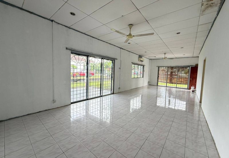 Taman Pinggiran Putra