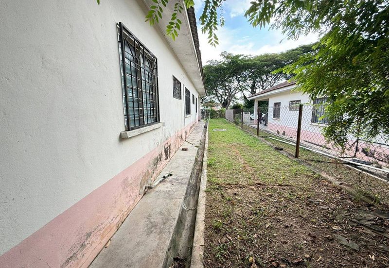 Taman Pinggiran Putra