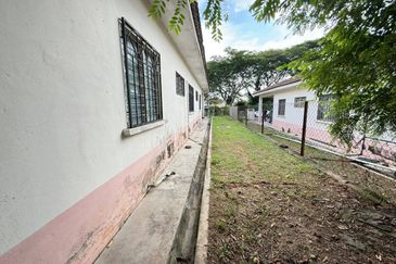 Taman Pinggiran Putra