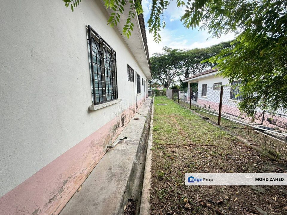 FACING OPEN Bungalow Single Storey Taman Pinggiran Putra Seri Kembangan for Sale Untuk dijual, Selangor, Seri Kembangan