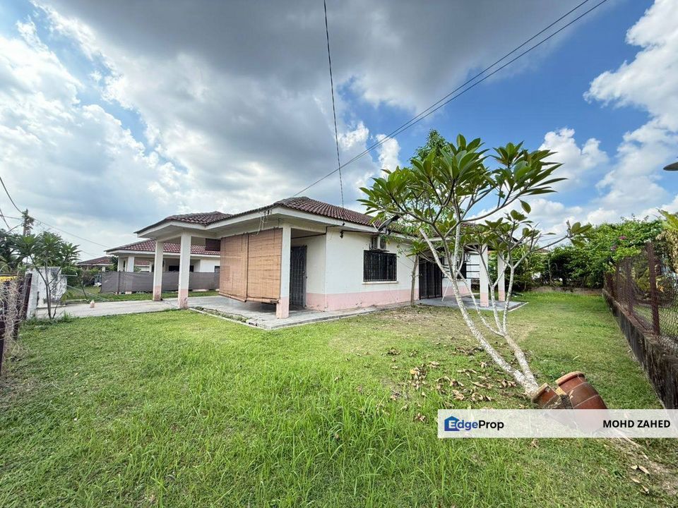 FACING OPEN Bungalow Single Storey Taman Pinggiran Putra Seri Kembangan for Sale Untuk dijual, Selangor, Seri Kembangan