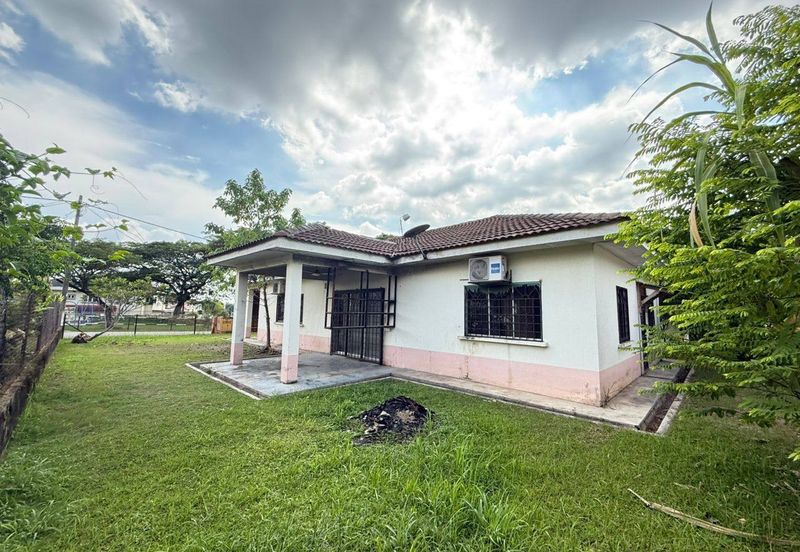 Taman Pinggiran Putra