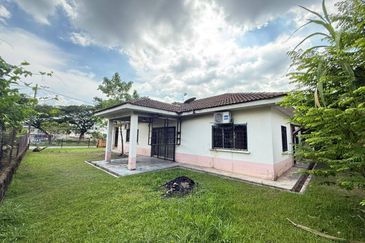 Taman Pinggiran Putra