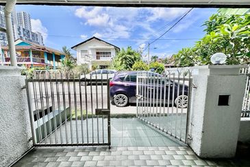 AU 1 (Datuk Keramat)