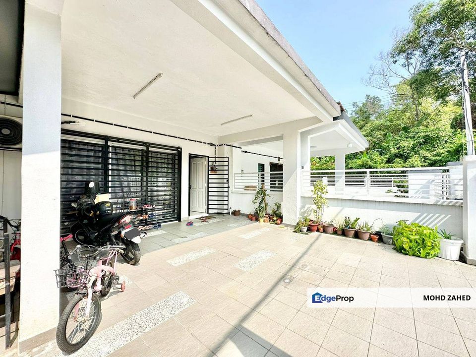 Taman dato Demang Bandar Putra Permai Seri Kembangan Double Storey for Sale untuk jual, Selangor, Seri Kembangan