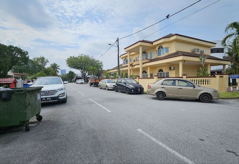 Happy Garden (Taman Gembira)