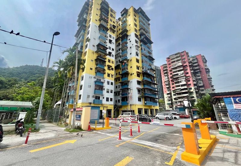 Menara Merak Kayangan