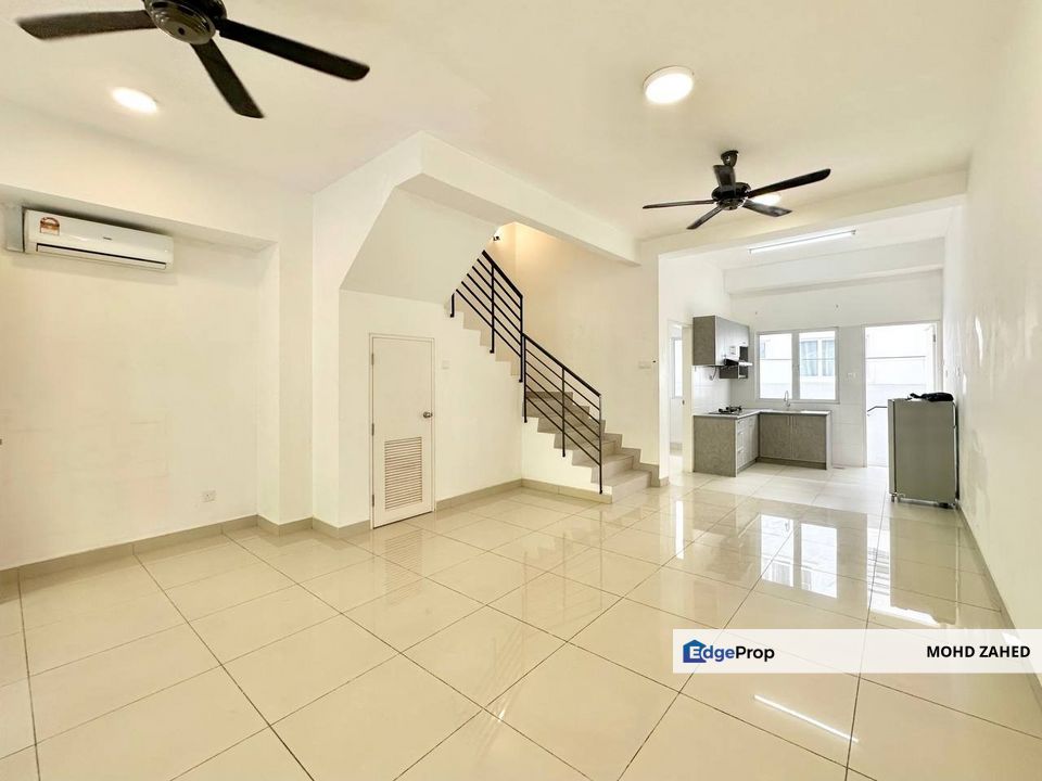FACING OPEN Bayu Heights 2 Taman Desa Serdang Seri Kembangan 3 Storey for sale untuk dijual, Selangor, Seri Kembangan