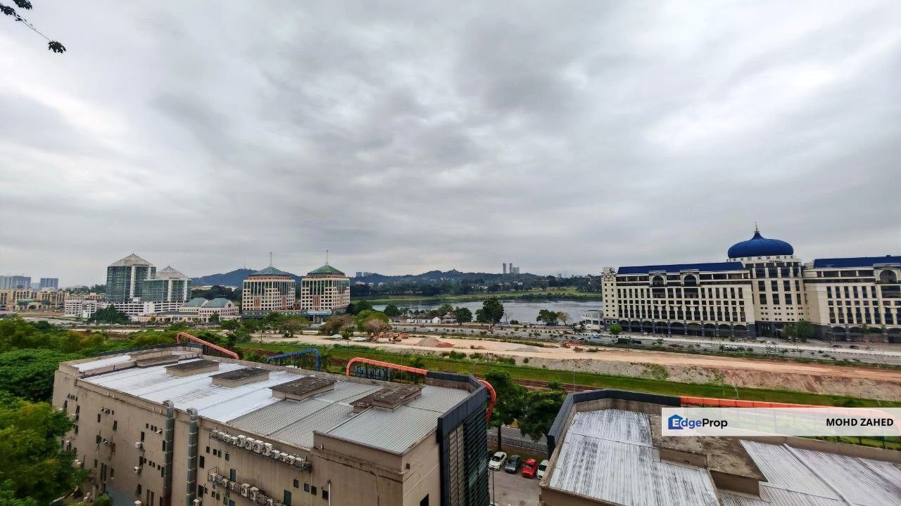 2 COVERED PARKING FACING LAKE Fortune Park Apartment Seri kembangan FOr sale untuk dijual, Selangor, Seri Kembangan