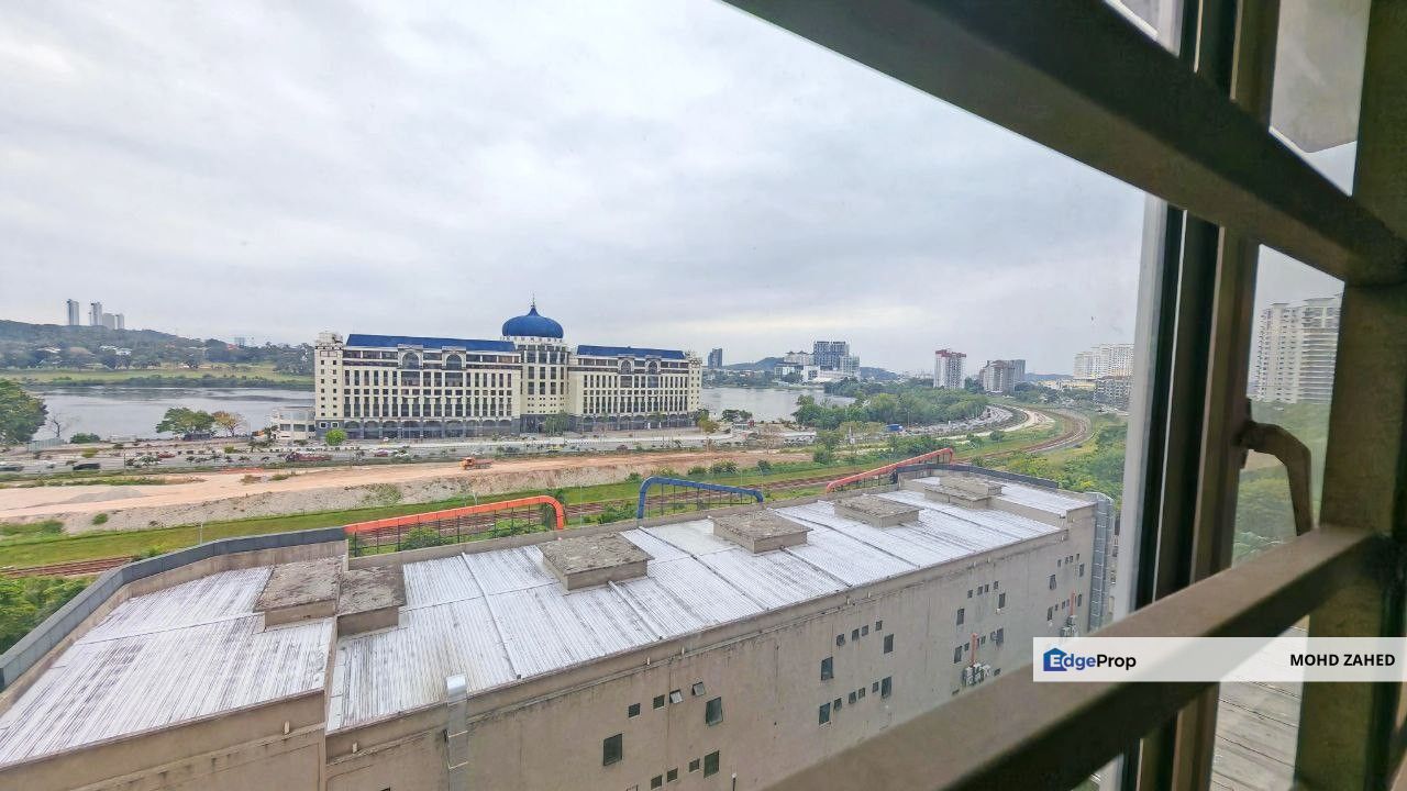 2 COVERED PARKING FACING LAKE Fortune Park Apartment Seri kembangan FOr sale untuk dijual, Selangor, Seri Kembangan