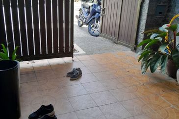 Fully extended Double Storey Taman Sri Raya Ampang Near Tasik Tambahan, Melur, teratai