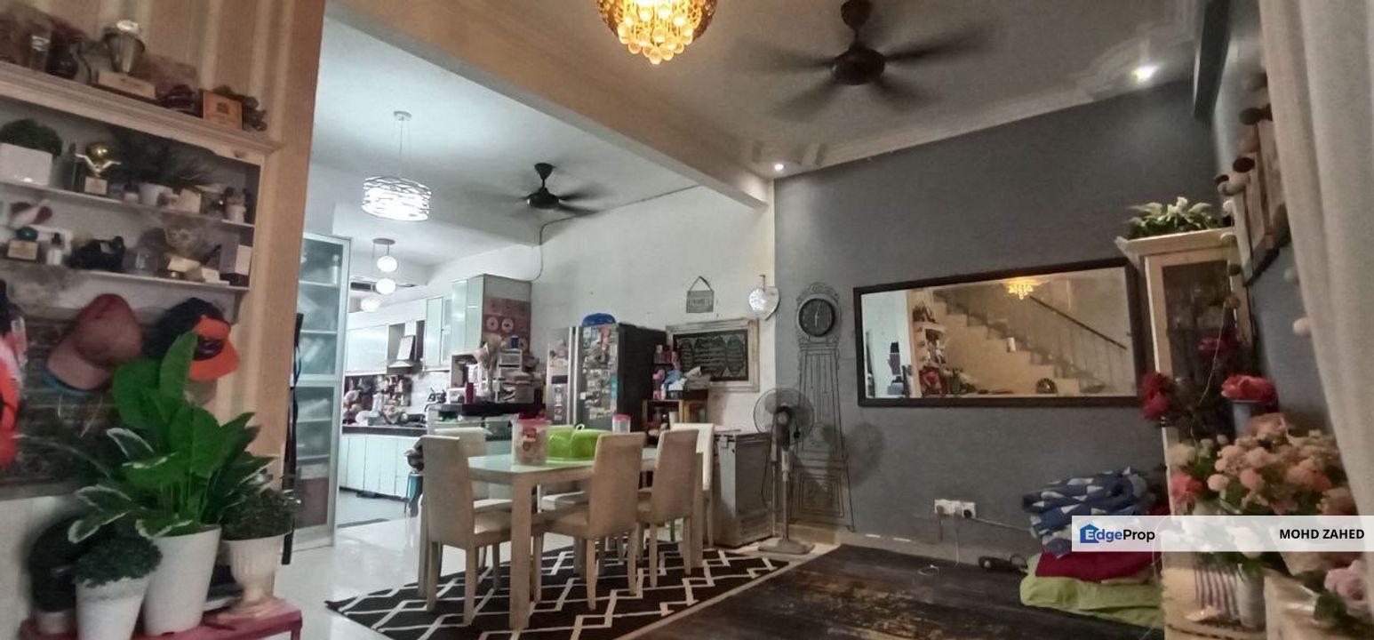 Gated & Guarded Extended Double Storey Taman Villa Laksamana Batu Caves, Selangor, Batu Caves 