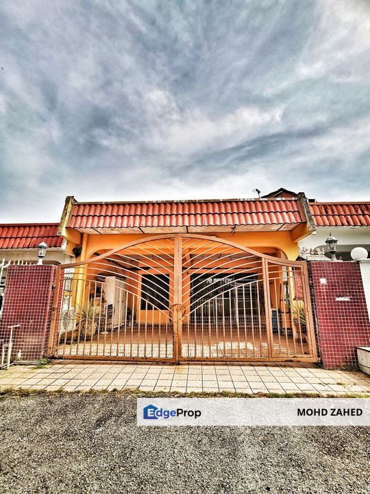 Facing open Fully extended Single Storey Taman industri Bolton Sri Gombak, Selangor, Batu Caves 