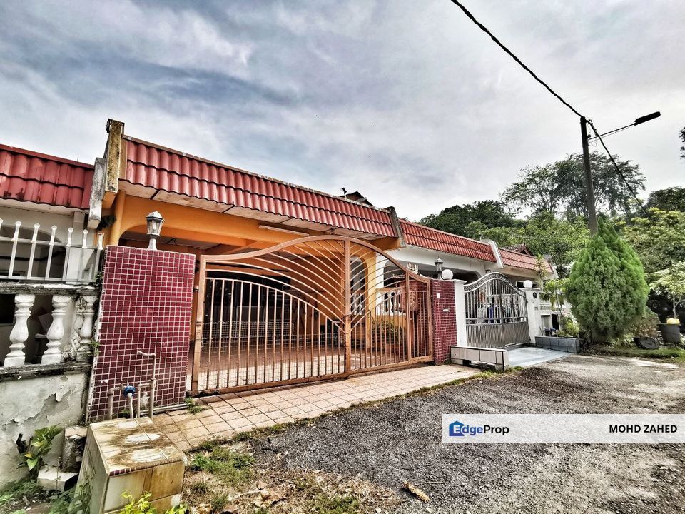 Facing open Fully extended Single Storey Taman industri Bolton Sri Gombak, Selangor, Batu Caves 