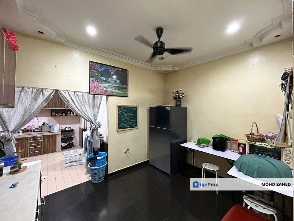 End lot Huge land 3000sqft Single Storey Section 8 Petaling Jaya, Selangor, Petaling Jaya