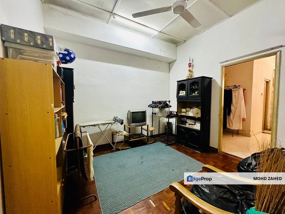 Below mv Double Storey taman universiti indah Seri kembangan Serdang, Selangor, Seri Kembangan