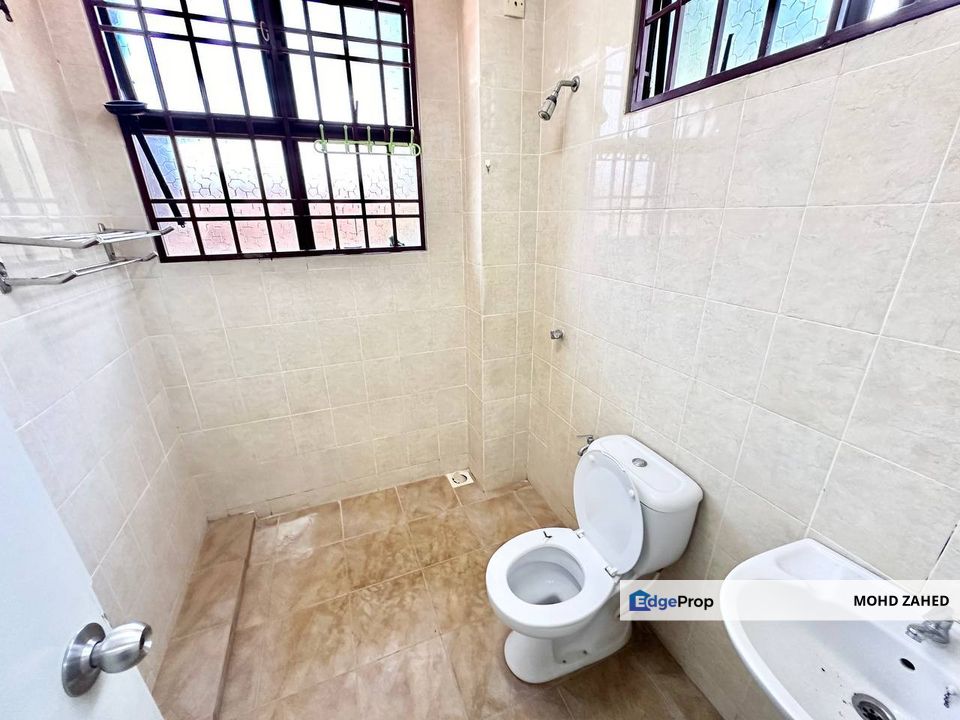 Freehold End lot Double Storey Taman Dagang Permai Ampang, Selangor, Ampang