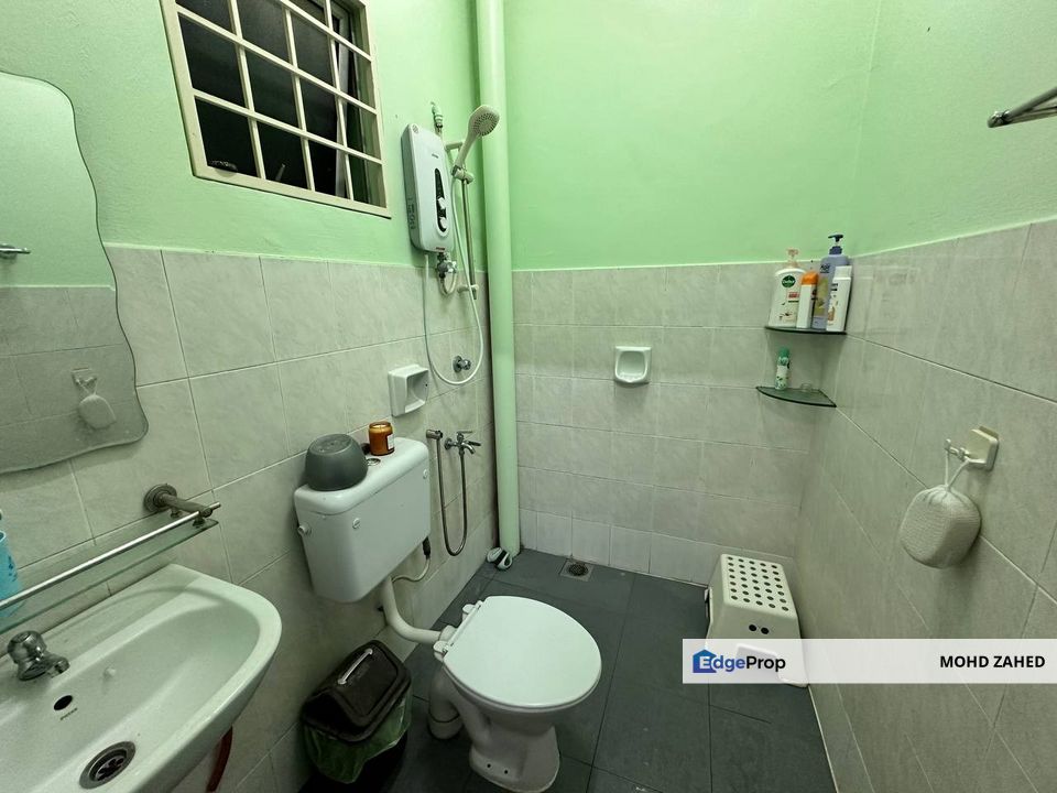 Facing Open Freehold Double Storey Taman Taming Ria Balakong Seri Kembangan, Selangor, Balakong