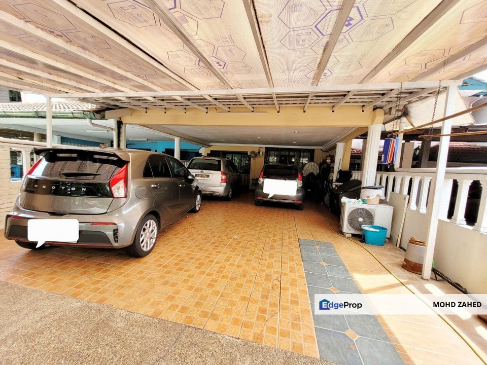 Facing open fully extended reno double storey desa ixora seksyen 6 kota damansara, Selangor, Kota Damansara