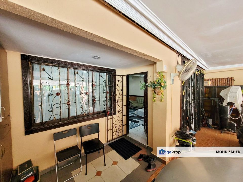 Facing open fully extended reno double storey desa ixora seksyen 6 kota damansara, Selangor, Kota Damansara