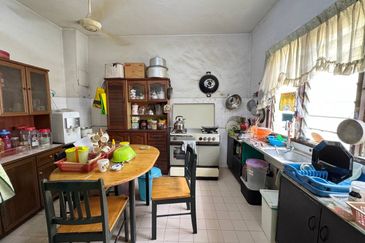 Taman Sri Bayu, Kampung Tasik Tambahan