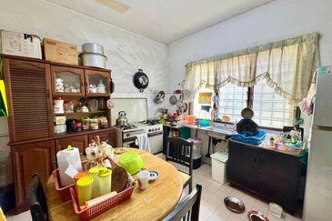 Taman Sri Bayu, Kampung Tasik Tambahan