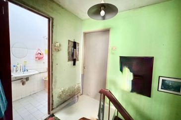 Taman Sri Bayu, Kampung Tasik Tambahan