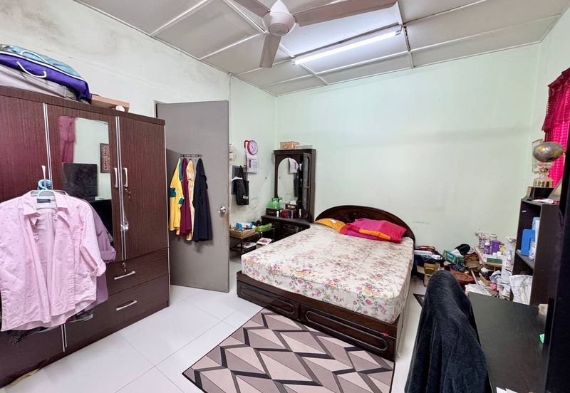 Taman Sri Bayu, Kampung Tasik Tambahan