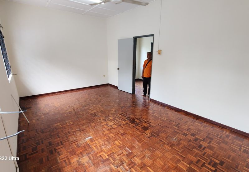 Taman Cahaya, Ampang