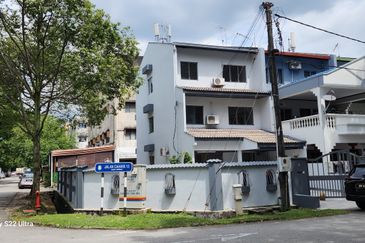 Taman Cahaya, Ampang