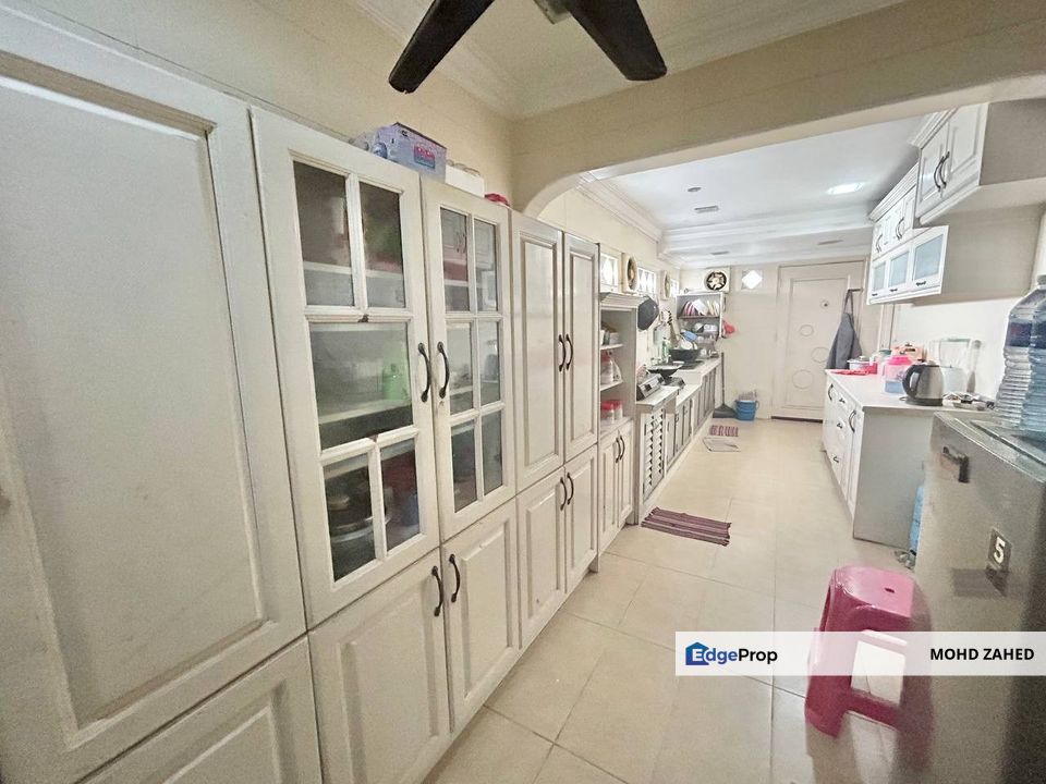 Taman Serdang Raya Seri Kembangan End Lot Double Storey For Sale, Selangor, Seri Kembangan