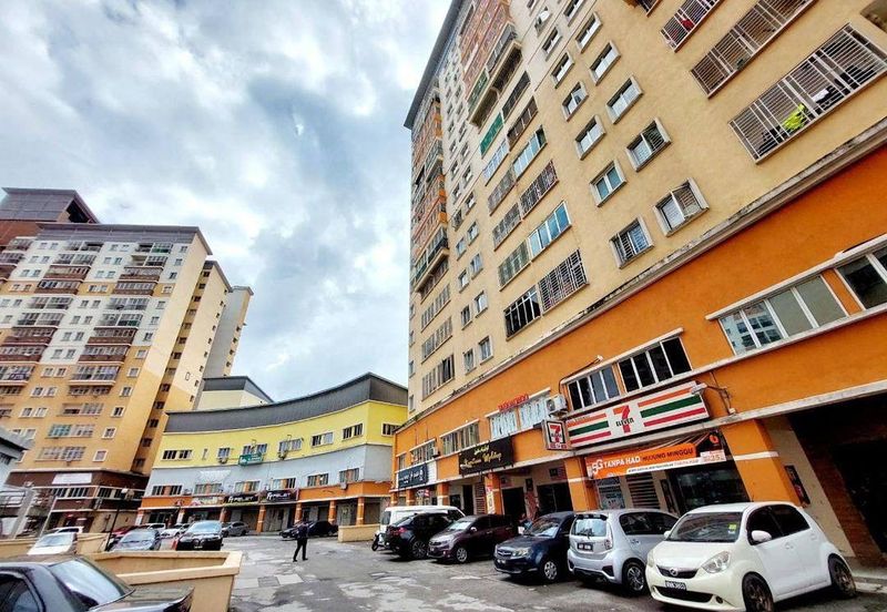 Residensi Bistaria, Ukay Bistari