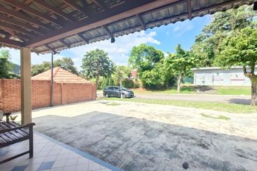 Jalan Kemus, Simpang Ampat