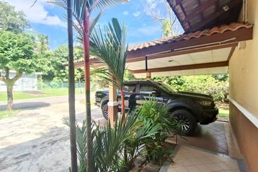 Jalan Kemus, Simpang Ampat