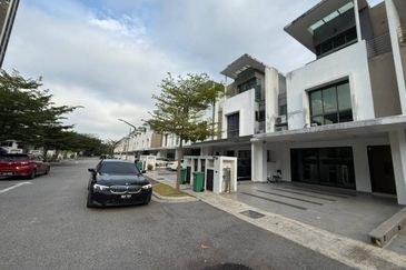 Lake Point Residence