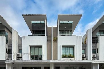 Lake Point Residence