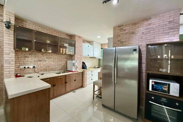 Lake Point Residence