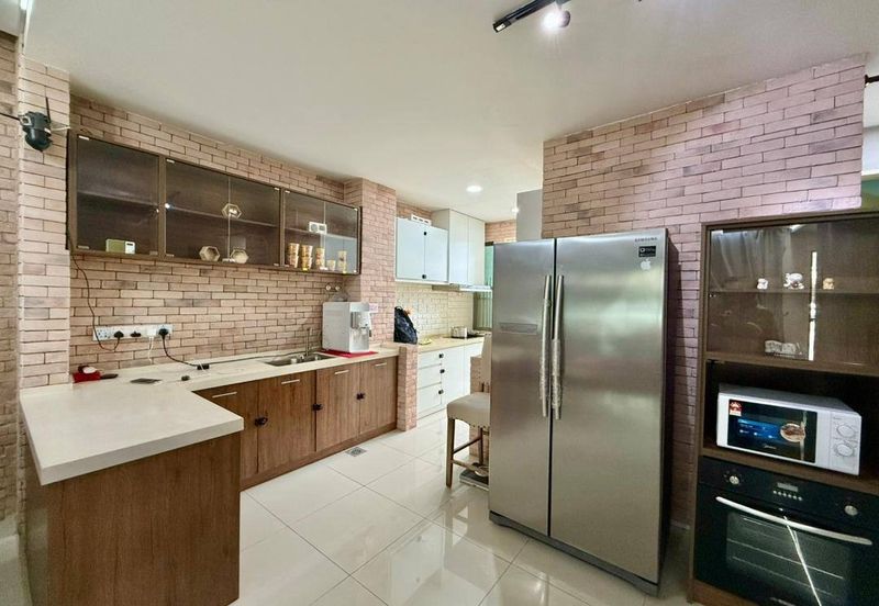 Lake Point Residence