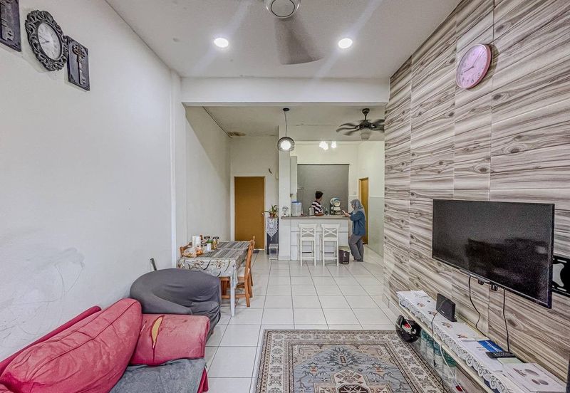 Dahlia Court Apartment