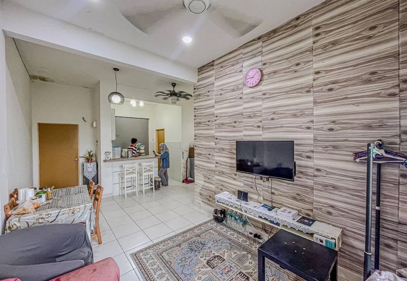 Dahlia Court Apartment