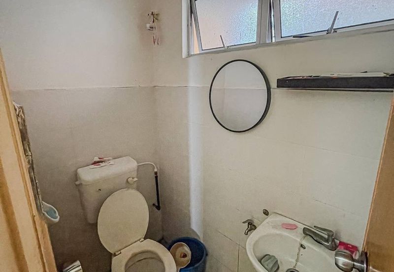 Dahlia Court Apartment