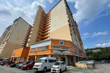 Residensi Bistaria, Ukay Bistari