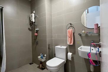 16 Quartz Melawati Condominium