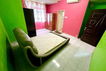 Taman Laman Desa, Desa Latania