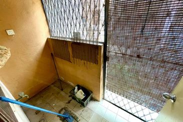 Taman Laman Desa, Desa Latania