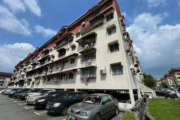 Flat Pandan Jaya Blok L13