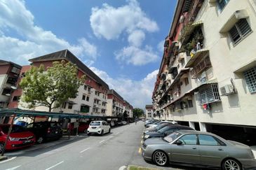 Flat Pandan Jaya Blok L13