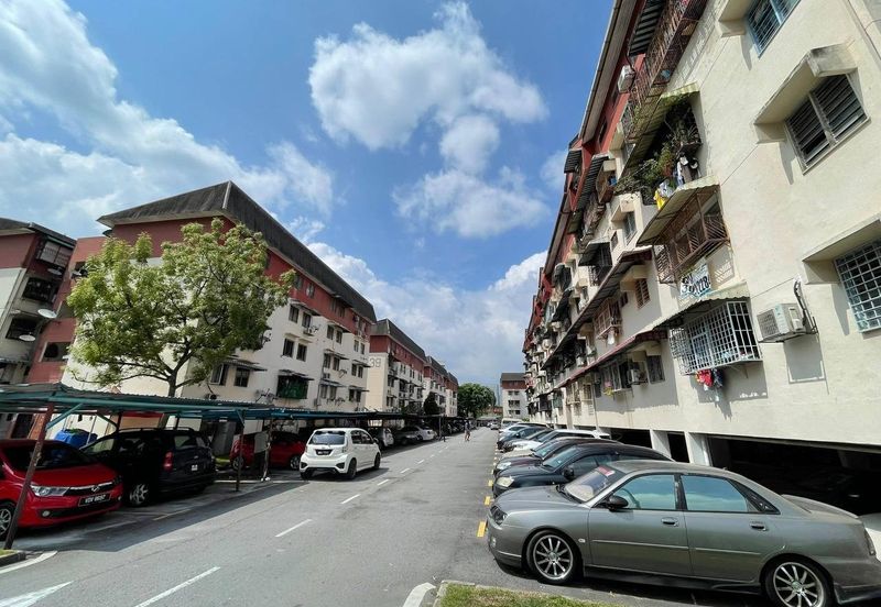 Flat Pandan Jaya Blok L13