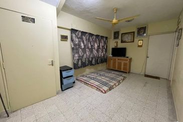 Flat Pandan Jaya Blok L13