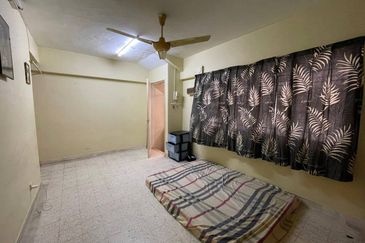 Flat Pandan Jaya Blok L13